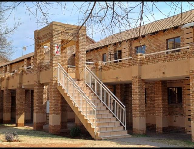 2 BEDROOM APARTMENT FOR SALE IN STONERIDGE